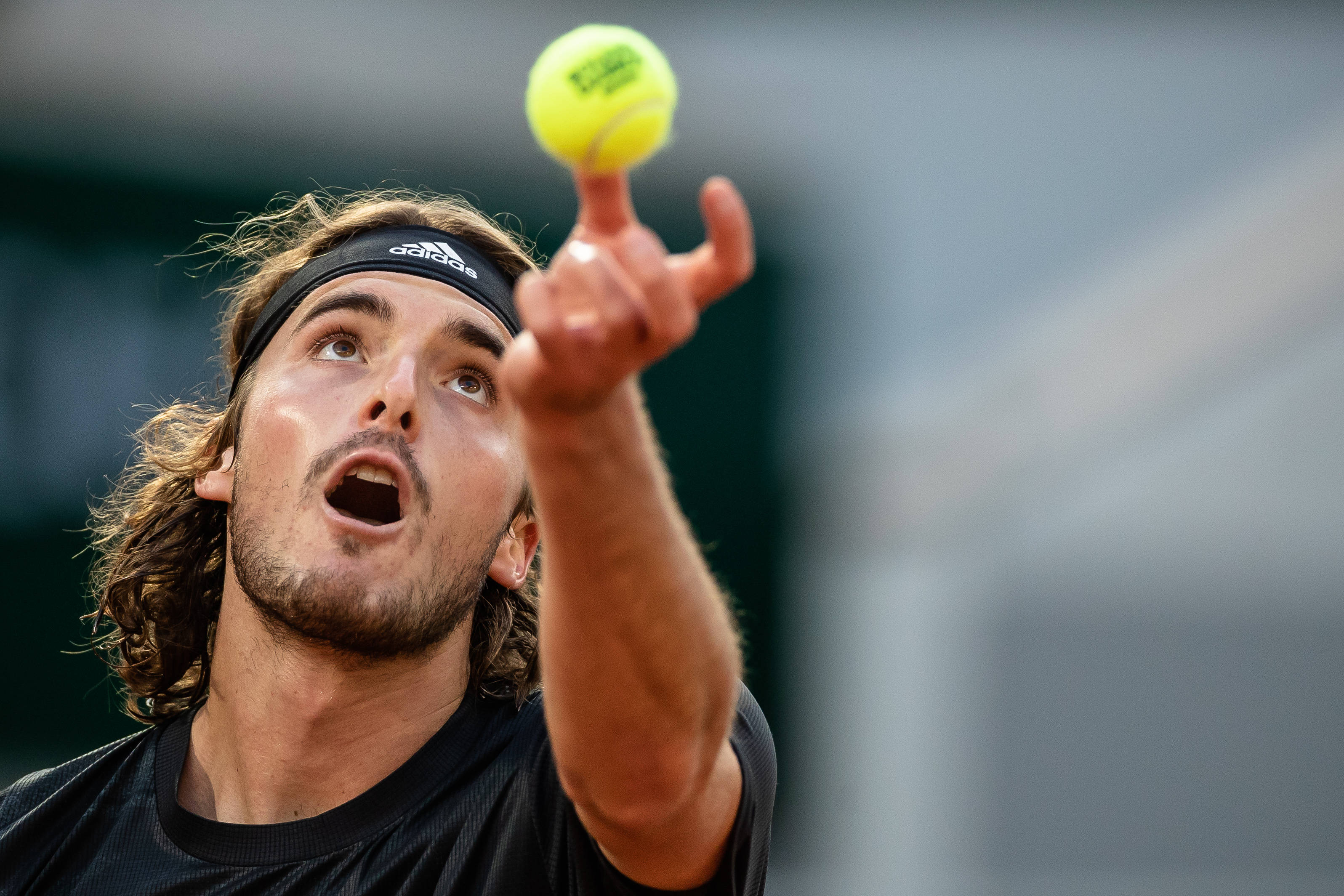 意大利网球队横扫日本网球队，西西帕斯三分雨点燃全场的简单介绍