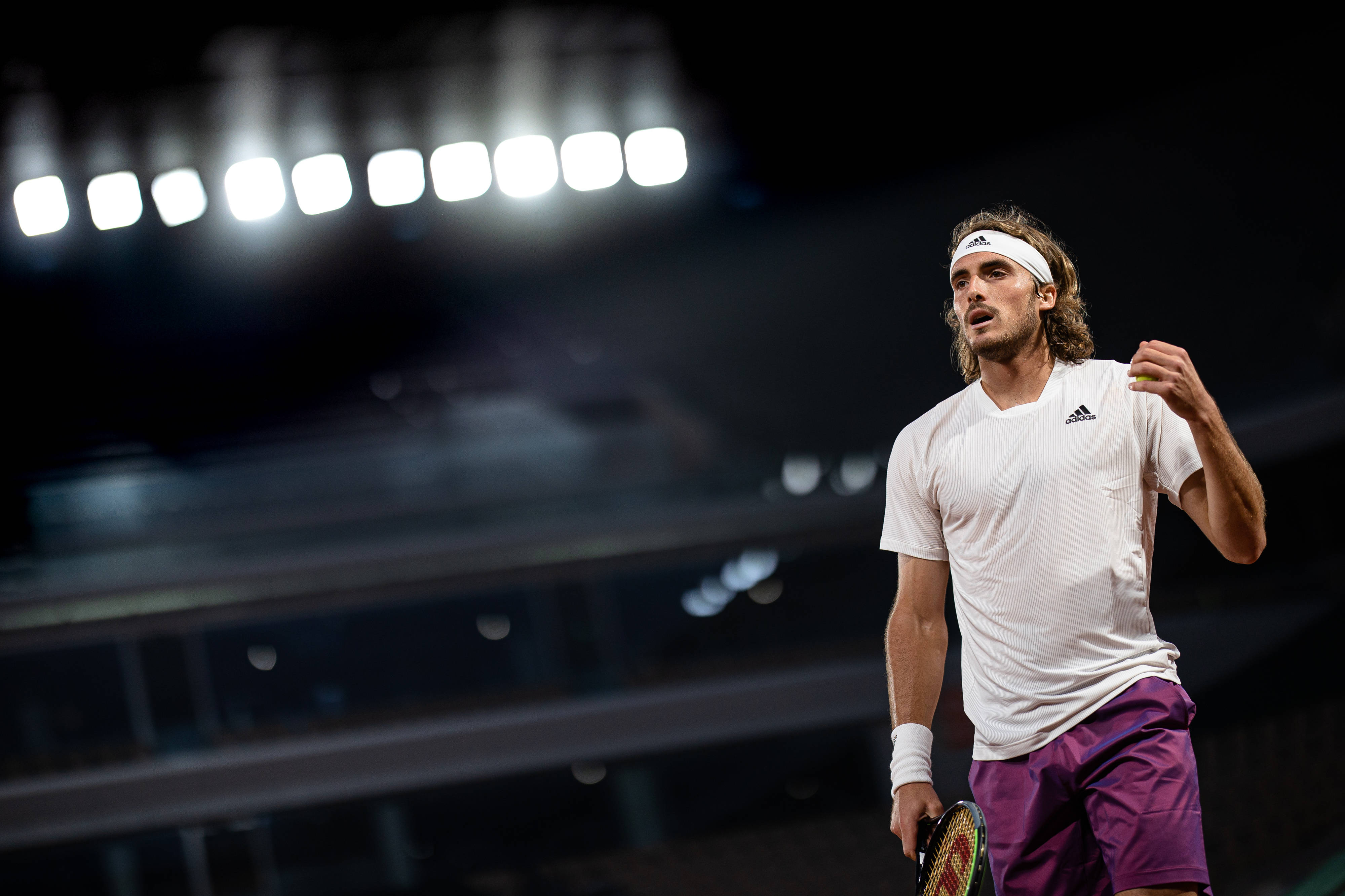 意大利网球队横扫日本网球队，西西帕斯三分雨点燃全场的简单介绍