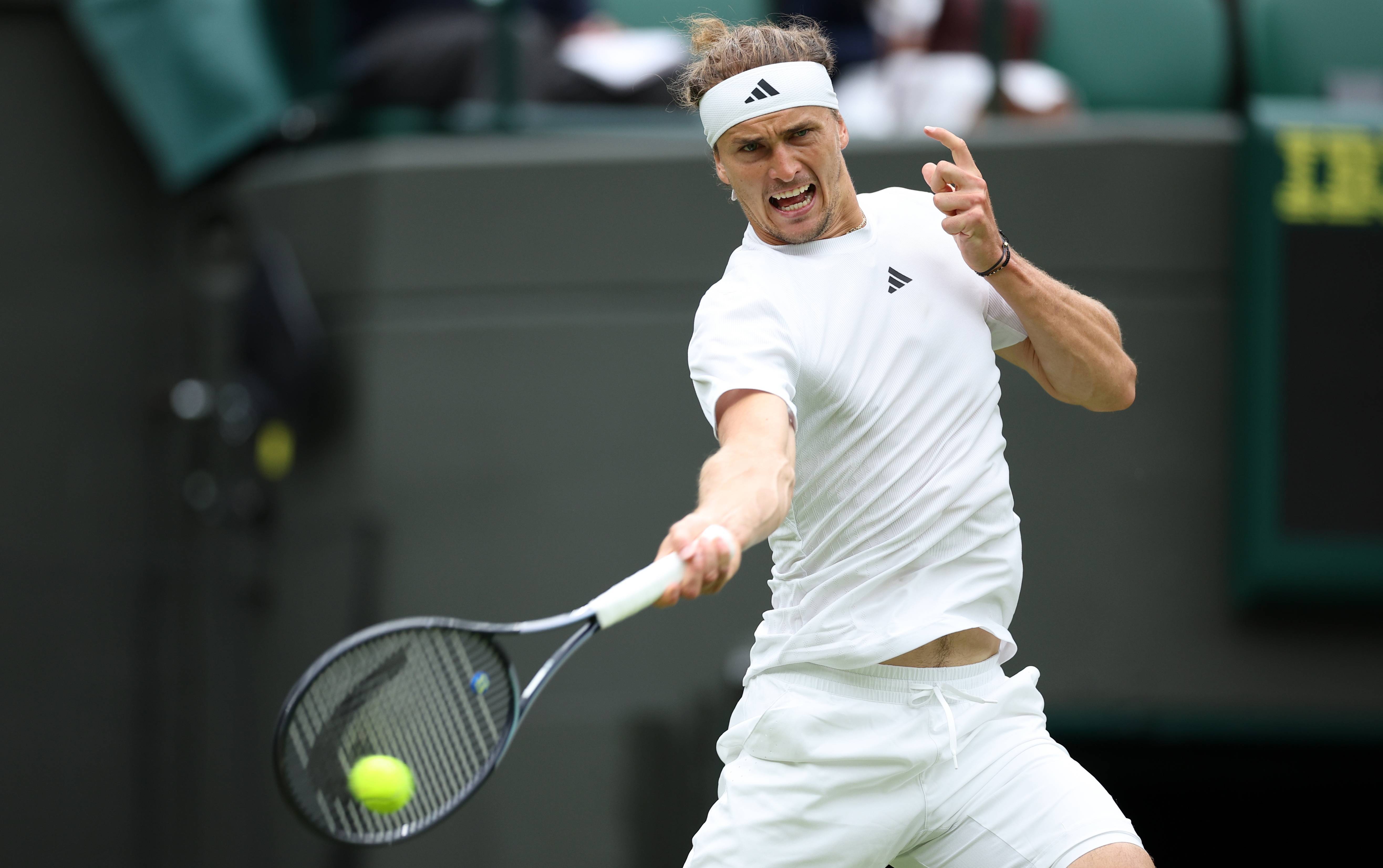 关于法国网球队力克世界网球队，兹维列夫爆发神勇的信息