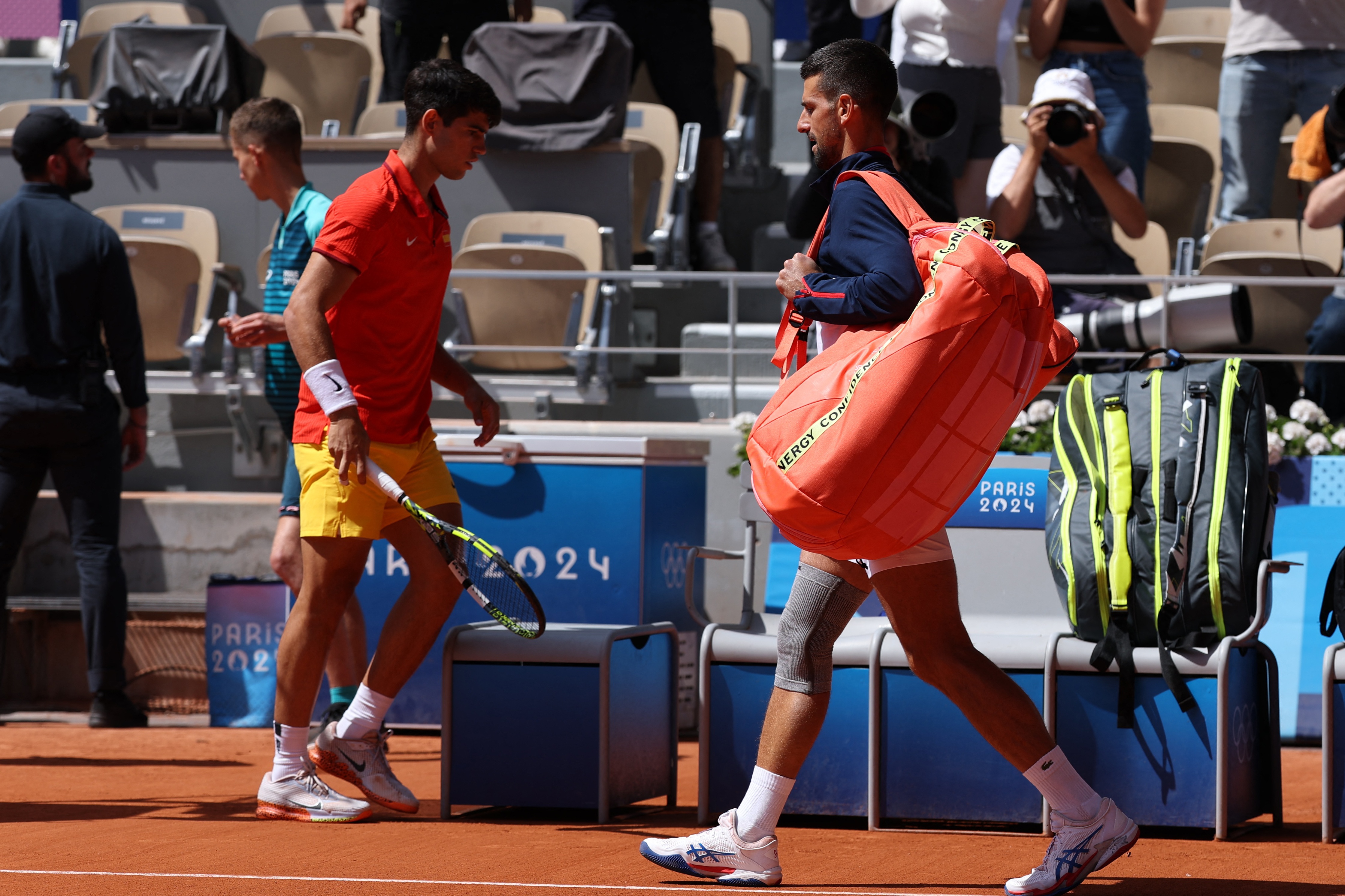 关于西班牙网球队完胜英国网球队,德约科维奇关键制胜的信息 关于西班牙网球队完胜英国网球队,德约科维奇关键制胜的信息