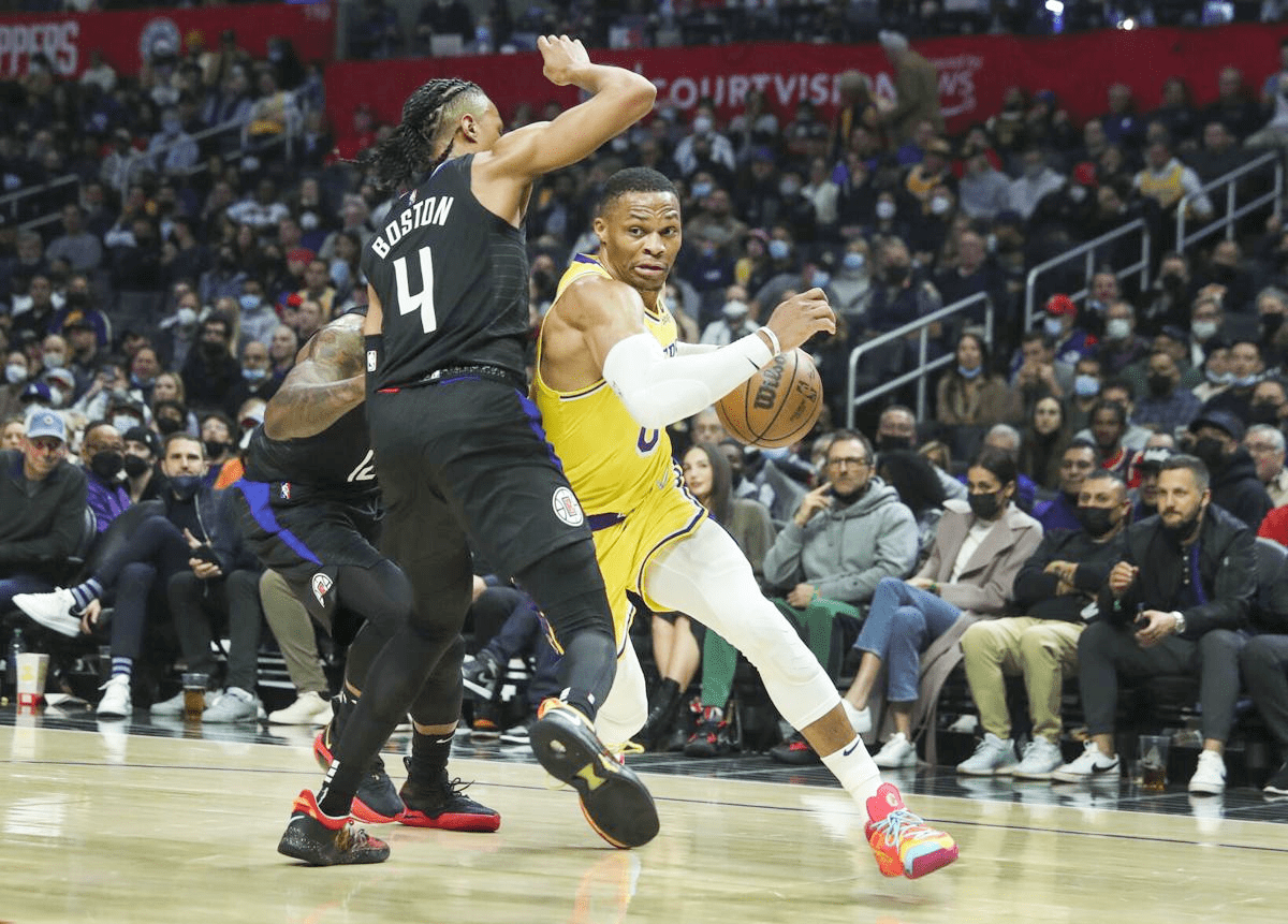 狼堡中卫突发伤势压力陡增守门员不安