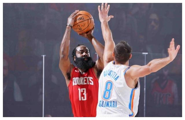 战术部署紧迫进行,球员个个拼尽全力的简单介绍 战术部署紧迫进行,球员个个拼尽全力的简单介绍