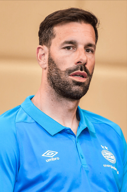 欧洲足球巨星加盟阿贡队,引发球迷热议 欧洲足球巨星加盟阿贡队,引发球迷热议