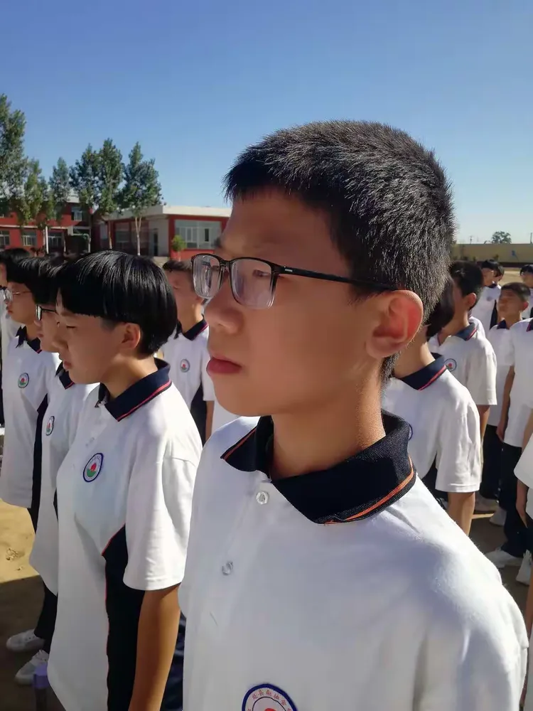 克里特队球员斗志昂扬，勇往直前