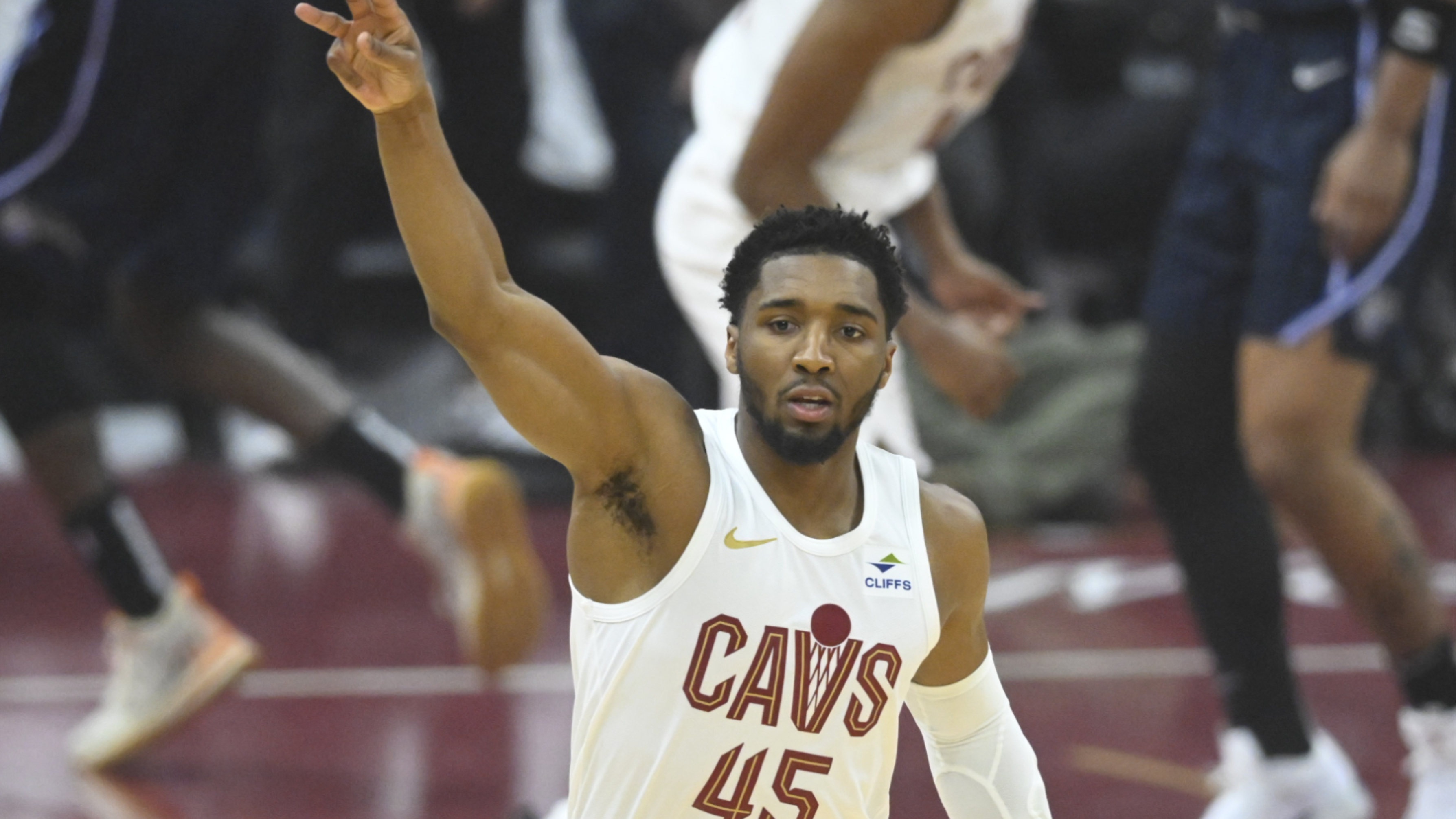 爵士战胜国王,米切尔状态火爆的简单介绍 爵士战胜国王,米切尔状态火爆的简单介绍