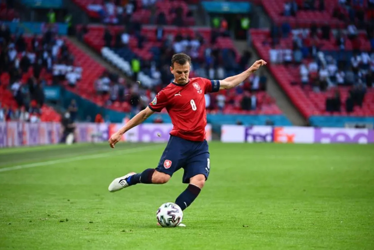 包含捷克国家队备战欧预赛，全队备战认真的词条