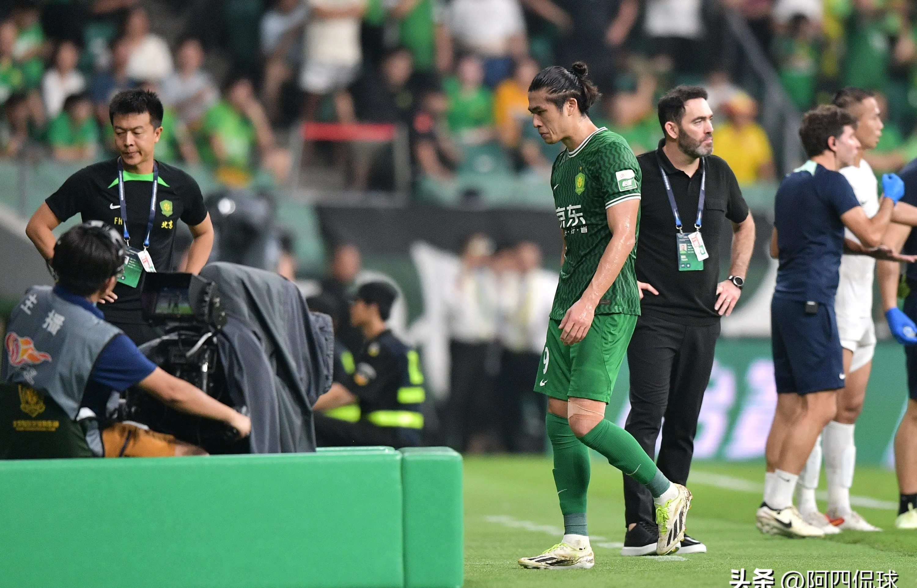 包含北京国安队在关键时刻拿下三分的词条