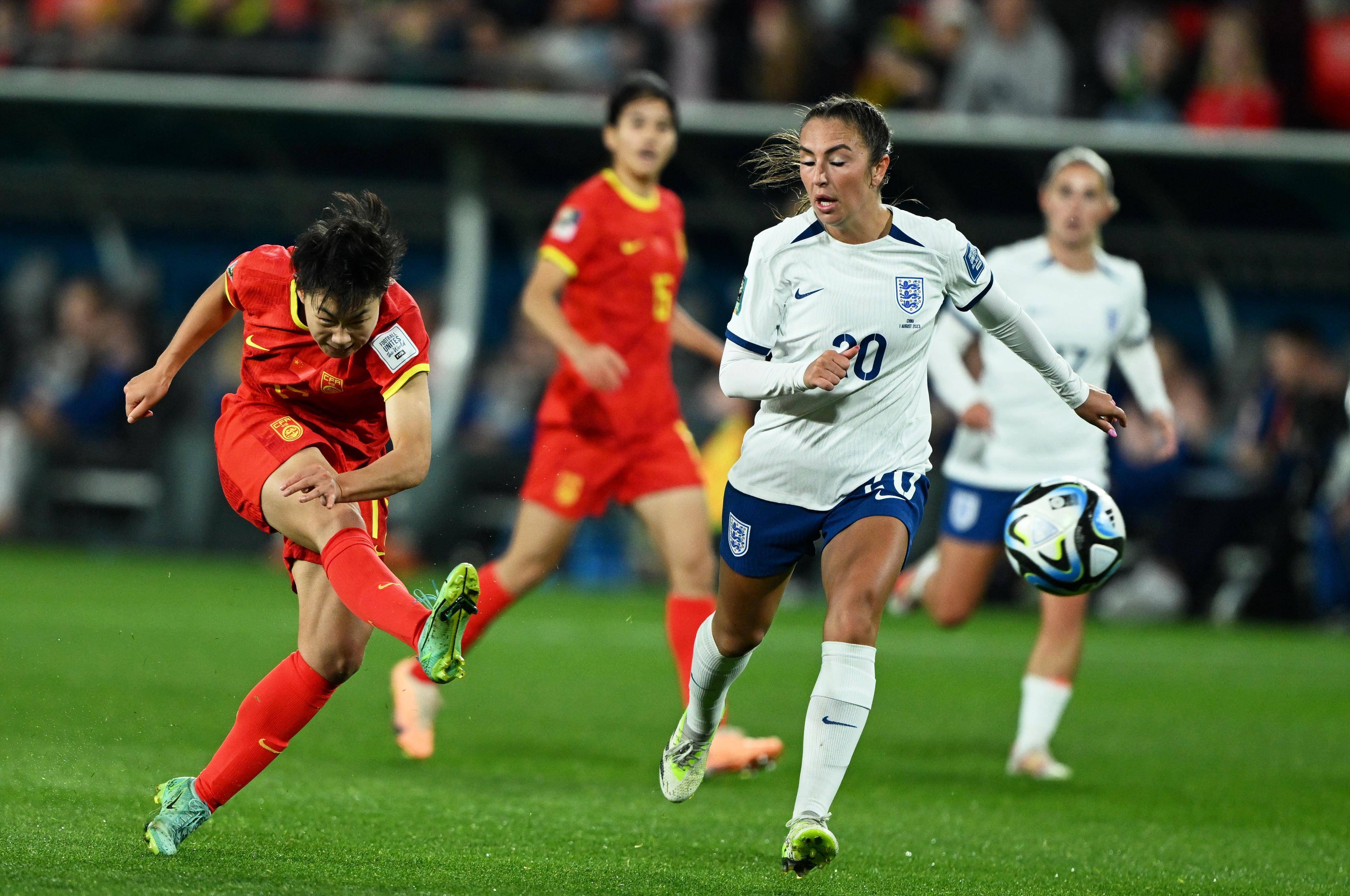 英格兰队对阵西班牙，角逐激情四射的简单介绍