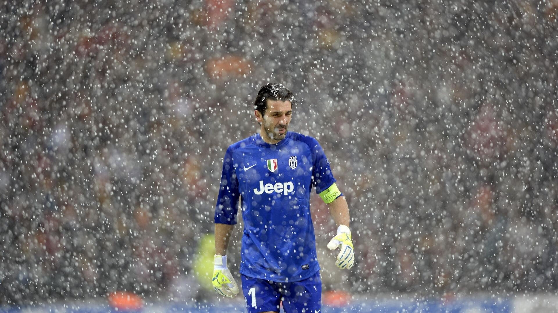 德甲争冠战与巴西绝杀夜，足球世界的平行史诗