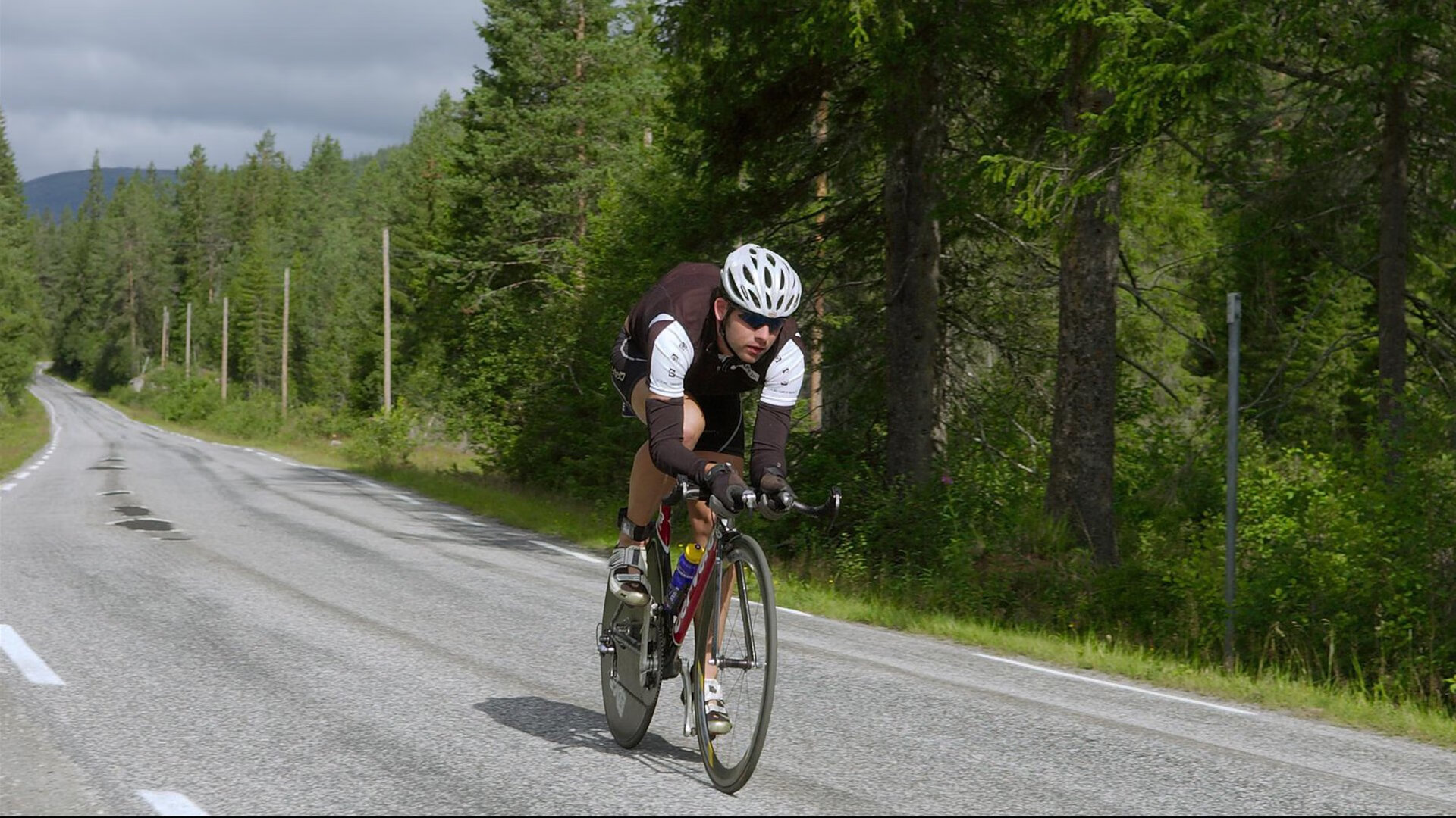 绝境中的独舞,努涅斯东决接管比赛,马里险胜洪都拉斯的战术启示